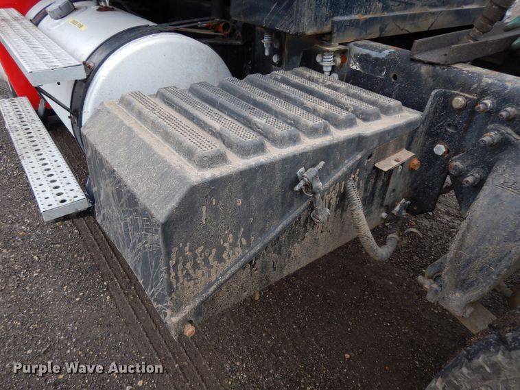 image for item DE4315 2006 Freightliner Columbia semi truck