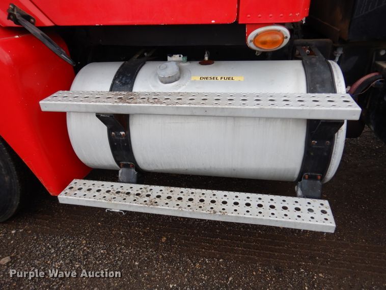 image for item DE4315 2006 Freightliner Columbia semi truck