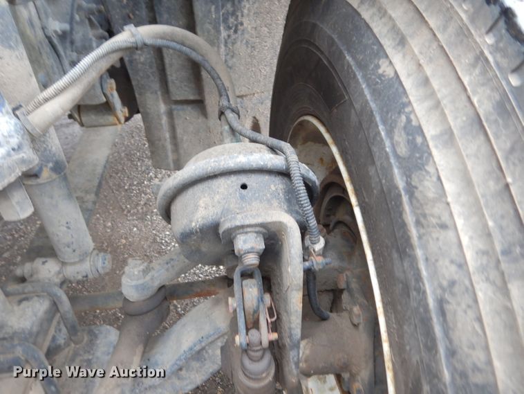 image for item DE4315 2006 Freightliner Columbia semi truck