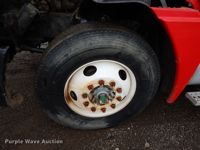 image for item DE4315 2006 Freightliner Columbia semi truck