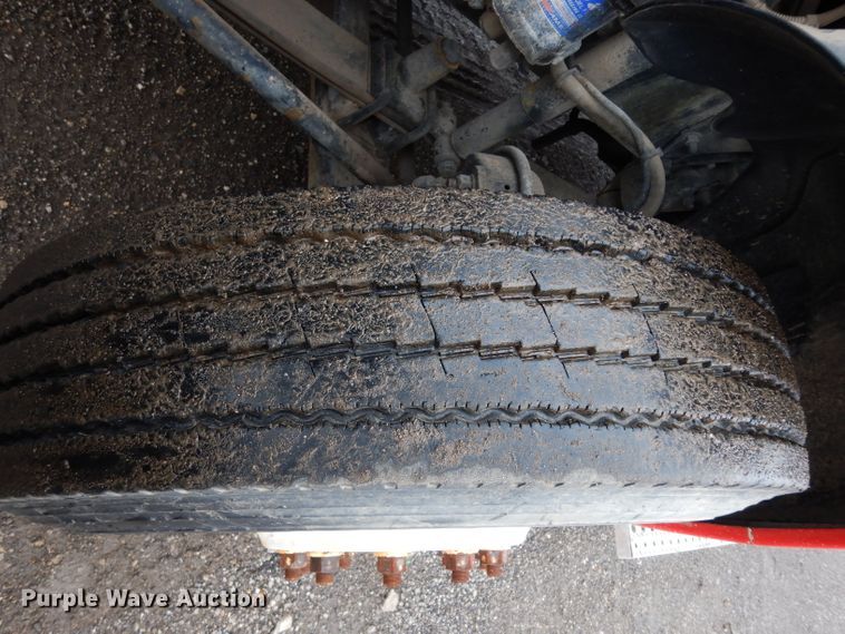 image for item DE4315 2006 Freightliner Columbia semi truck