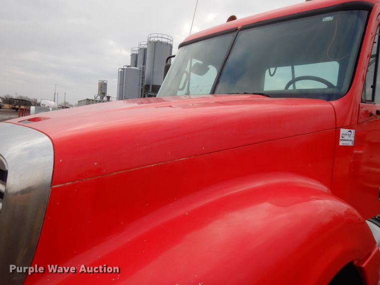 image for item DE4315 2006 Freightliner Columbia semi truck