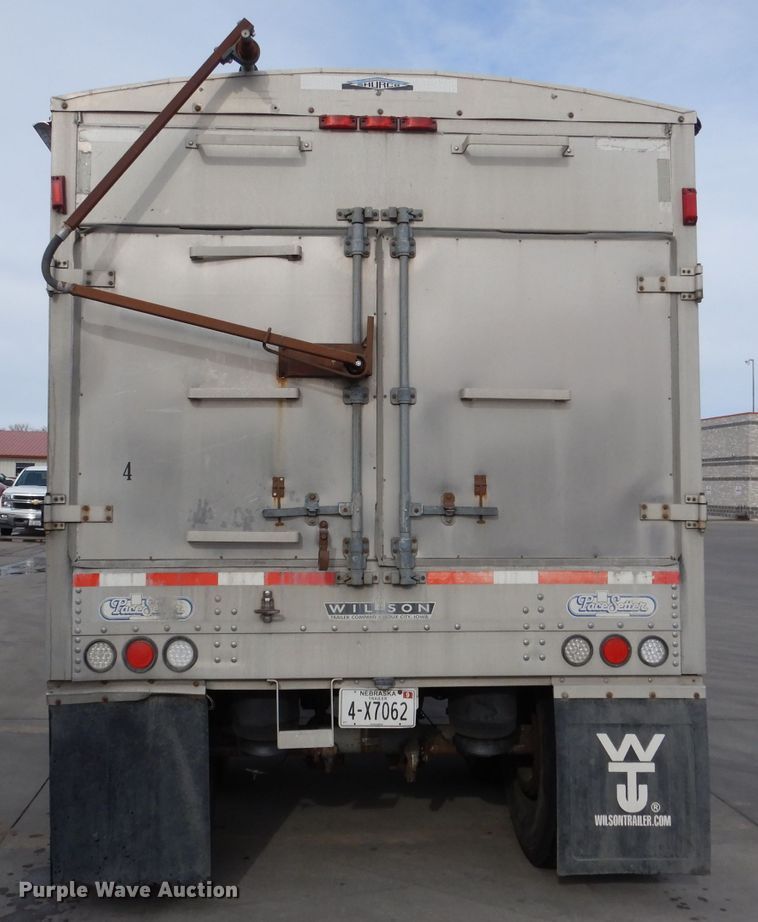 image for item DG5891 2000 Wilson DWH400 double hopper grain trailer