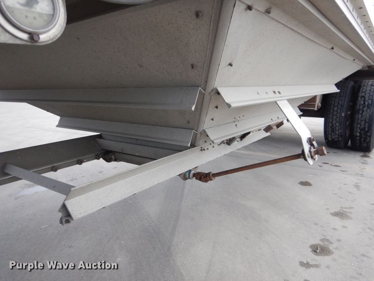 image for item DG5891 2000 Wilson DWH400 double hopper grain trailer