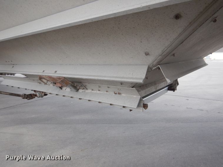 image for item DG5891 2000 Wilson DWH400 double hopper grain trailer