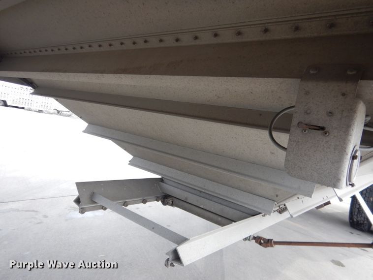 image for item DG5891 2000 Wilson DWH400 double hopper grain trailer