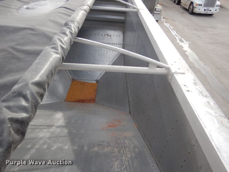 image for item DG5891 2000 Wilson DWH400 double hopper grain trailer