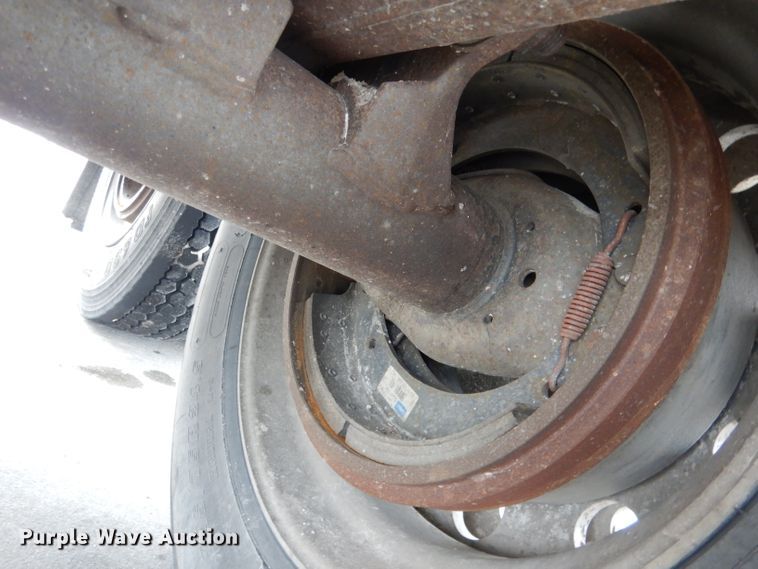 image for item DG5891 2000 Wilson DWH400 double hopper grain trailer