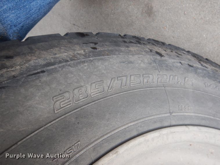 image for item DG5891 2000 Wilson DWH400 double hopper grain trailer