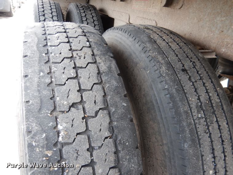 image for item DG5891 2000 Wilson DWH400 double hopper grain trailer