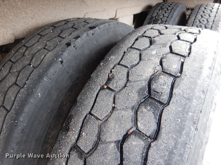 image for item DG5891 2000 Wilson DWH400 double hopper grain trailer