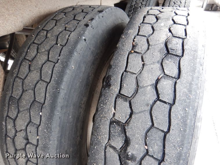 image for item DG5891 2000 Wilson DWH400 double hopper grain trailer