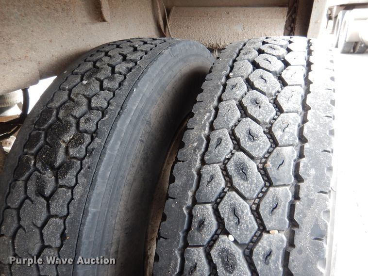 image for item DG5891 2000 Wilson DWH400 double hopper grain trailer