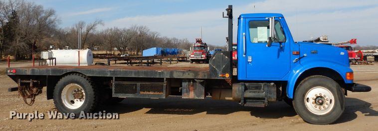 image for item DG6251 2000 International 4900 flatbed truck