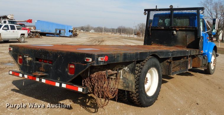 image for item DG6251 2000 International 4900 flatbed truck