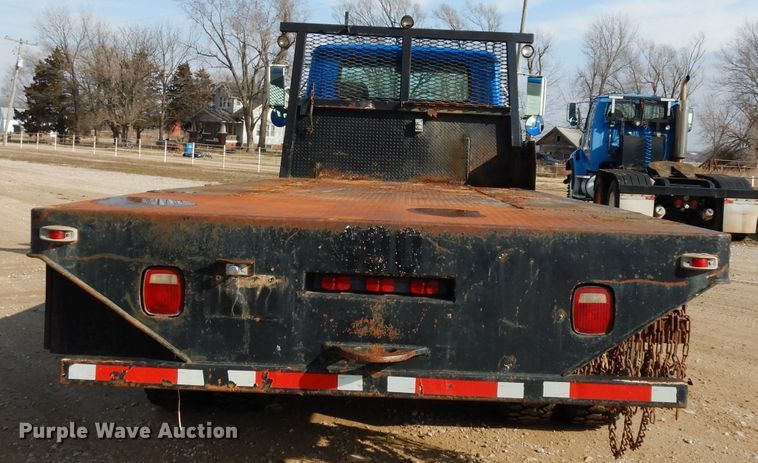 image for item DG6251 2000 International 4900 flatbed truck
