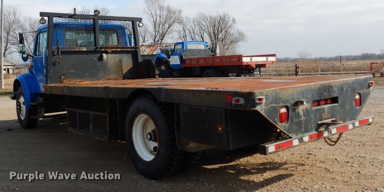 image for item DG6251 2000 International 4900 flatbed truck