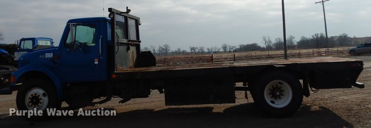 image for item DG6251 2000 International 4900 flatbed truck