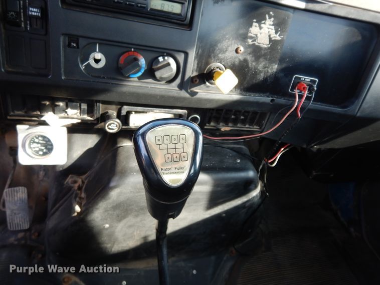 image for item DG6251 2000 International 4900 flatbed truck