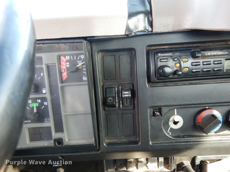 image for item DG6251 2000 International 4900 flatbed truck