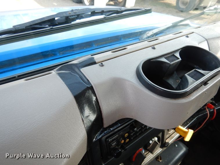 image for item DG6251 2000 International 4900 flatbed truck