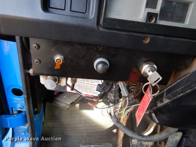 image for item DG6251 2000 International 4900 flatbed truck