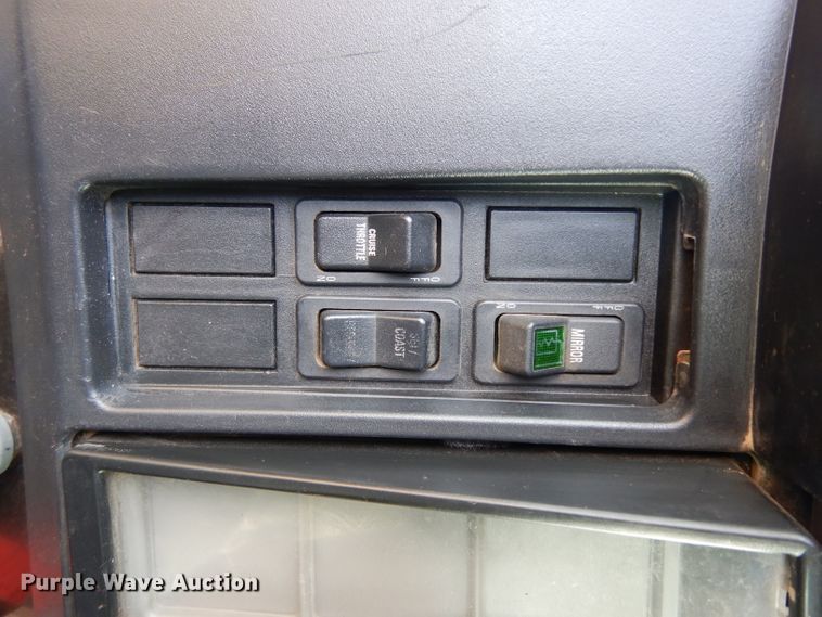 image for item DG6251 2000 International 4900 flatbed truck