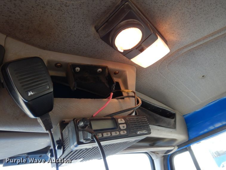 image for item DG6251 2000 International 4900 flatbed truck