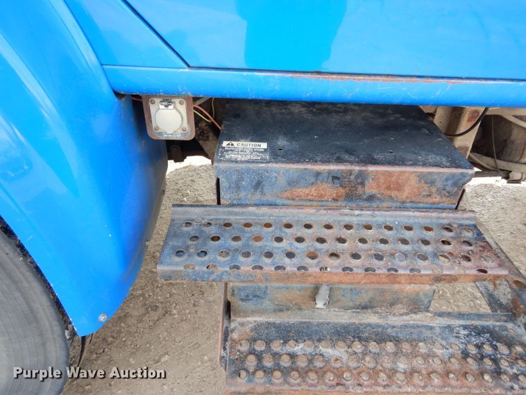 image for item DG6251 2000 International 4900 flatbed truck