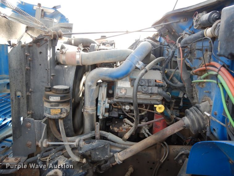 image for item DG6251 2000 International 4900 flatbed truck