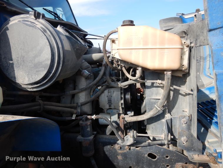 image for item DG6251 2000 International 4900 flatbed truck