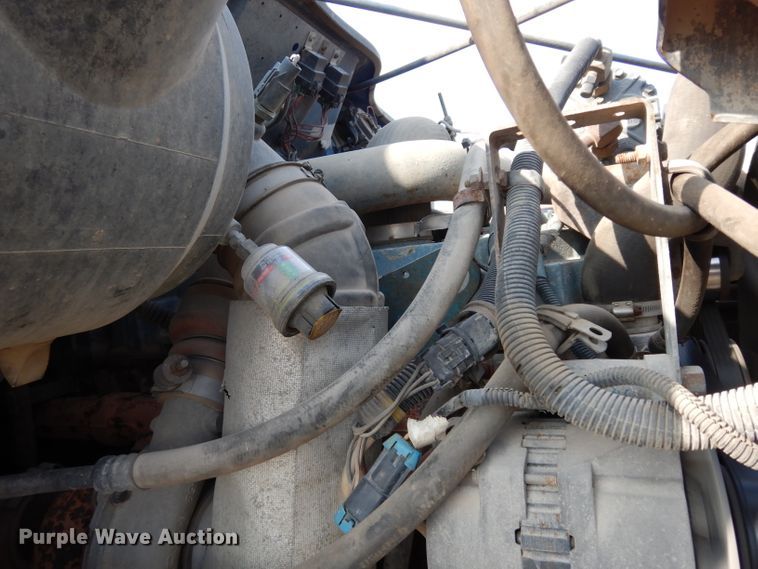 image for item DG6251 2000 International 4900 flatbed truck