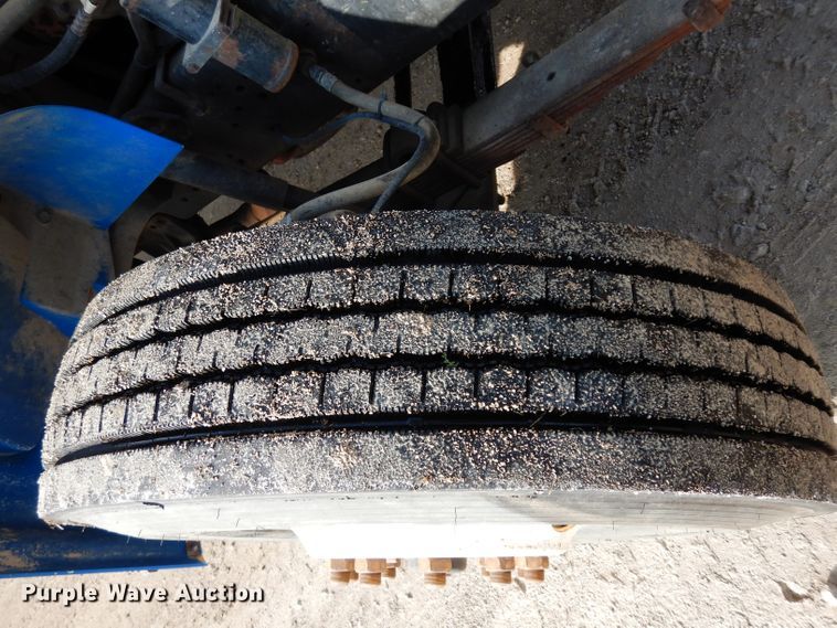 image for item DG6251 2000 International 4900 flatbed truck