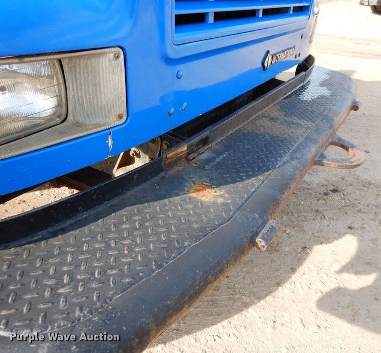 image for item DG6251 2000 International 4900 flatbed truck