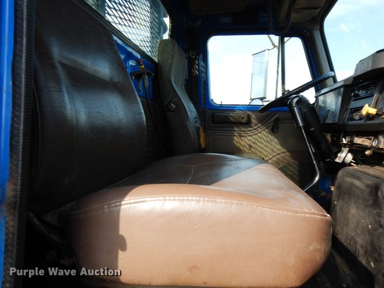 image for item DG6251 2000 International 4900 flatbed truck