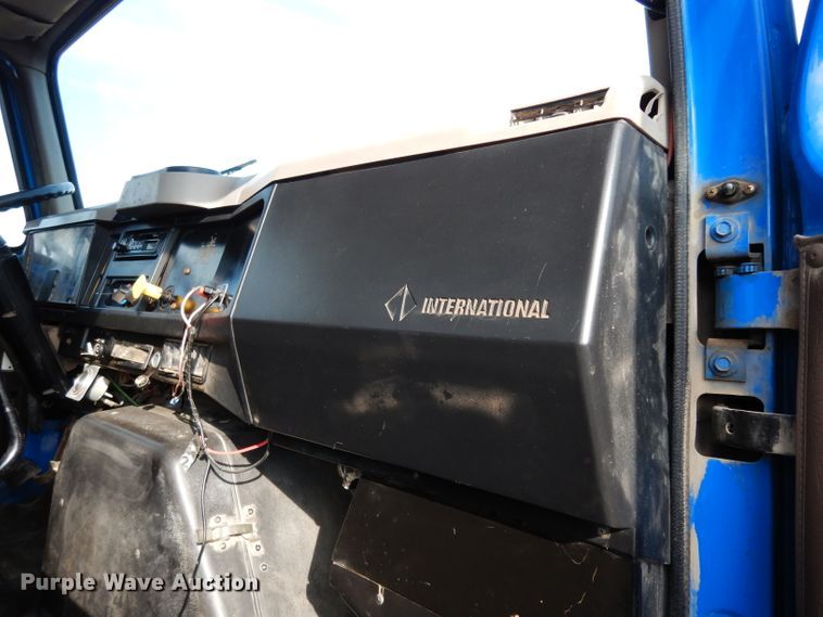 image for item DG6251 2000 International 4900 flatbed truck