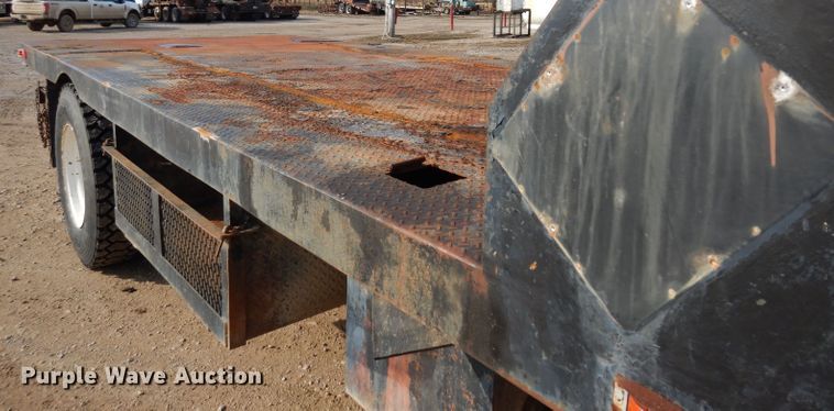 image for item DG6251 2000 International 4900 flatbed truck