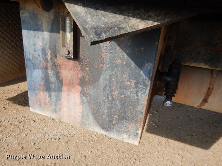 image for item DG6251 2000 International 4900 flatbed truck