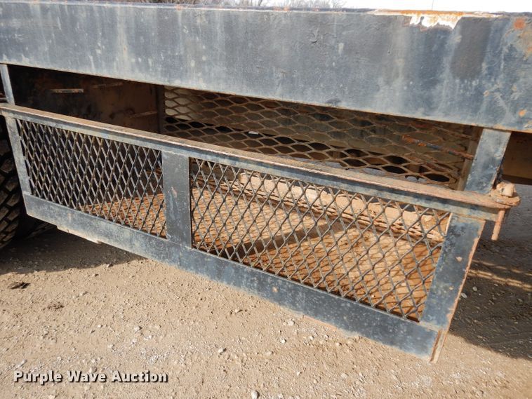 image for item DG6251 2000 International 4900 flatbed truck