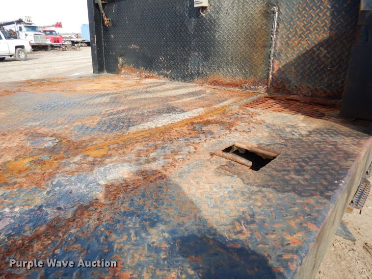 image for item DG6251 2000 International 4900 flatbed truck