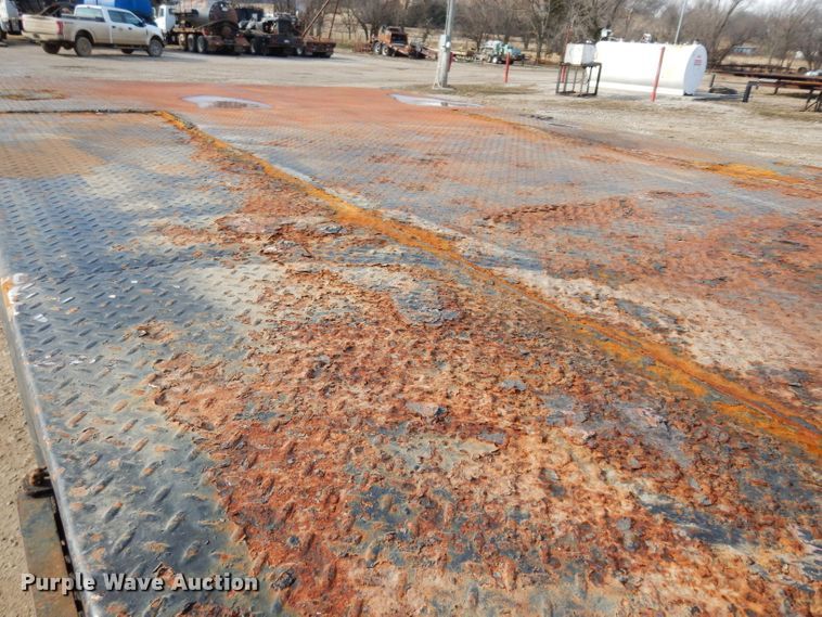 image for item DG6251 2000 International 4900 flatbed truck