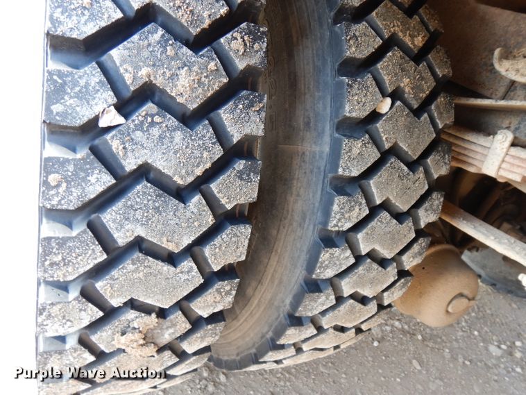 image for item DG6251 2000 International 4900 flatbed truck