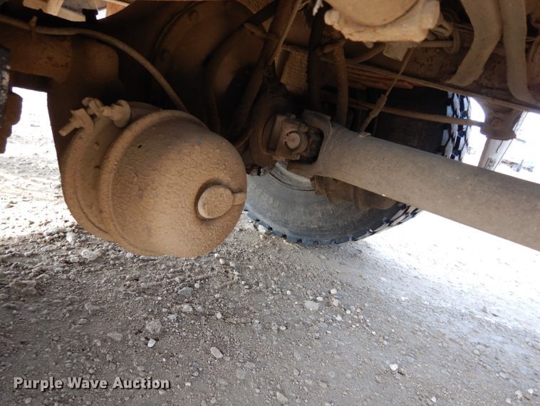 image for item DG6251 2000 International 4900 flatbed truck