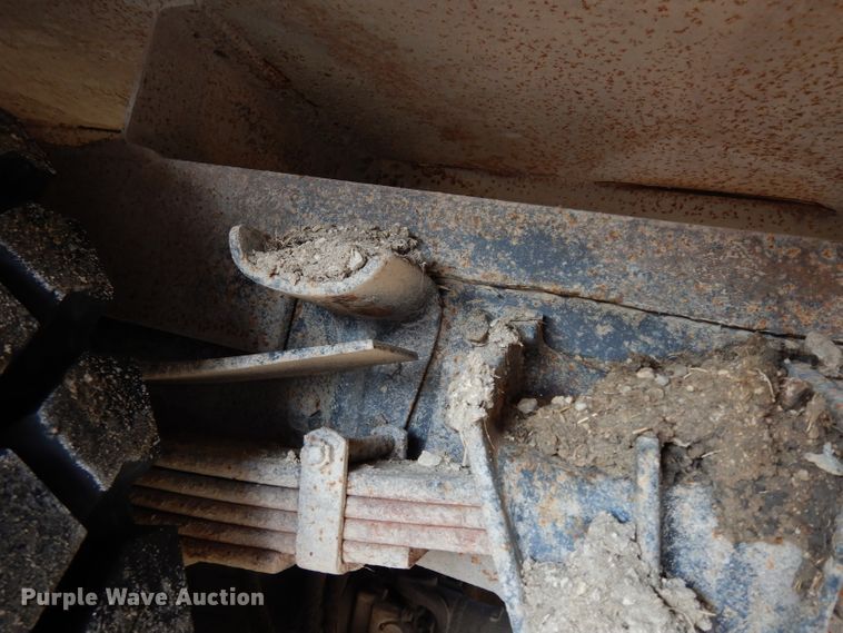 image for item DG6251 2000 International 4900 flatbed truck