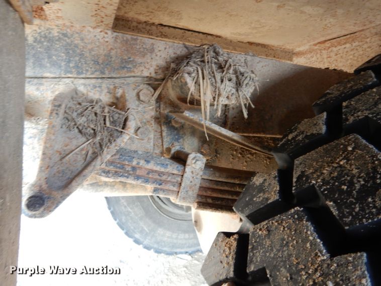 image for item DG6251 2000 International 4900 flatbed truck