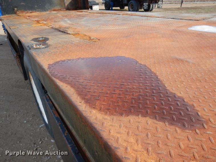 image for item DG6251 2000 International 4900 flatbed truck