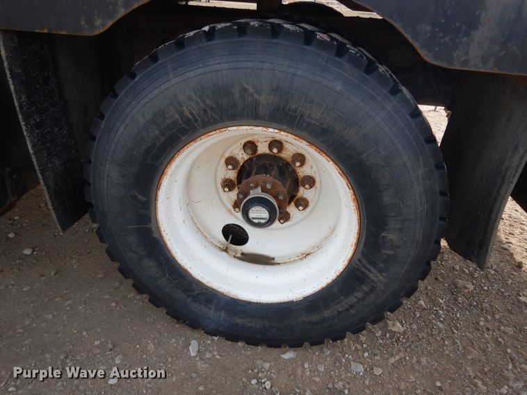 image for item DG6251 2000 International 4900 flatbed truck