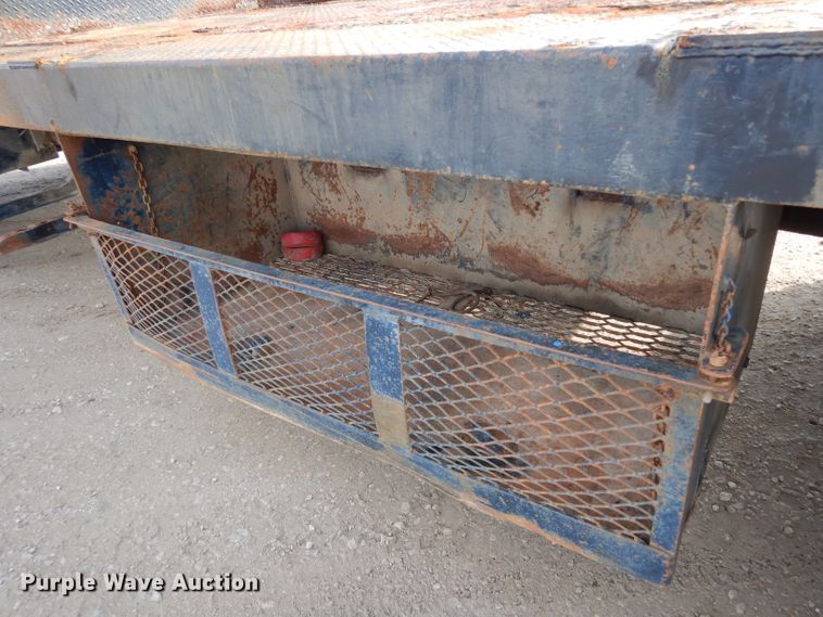 image for item DG6251 2000 International 4900 flatbed truck