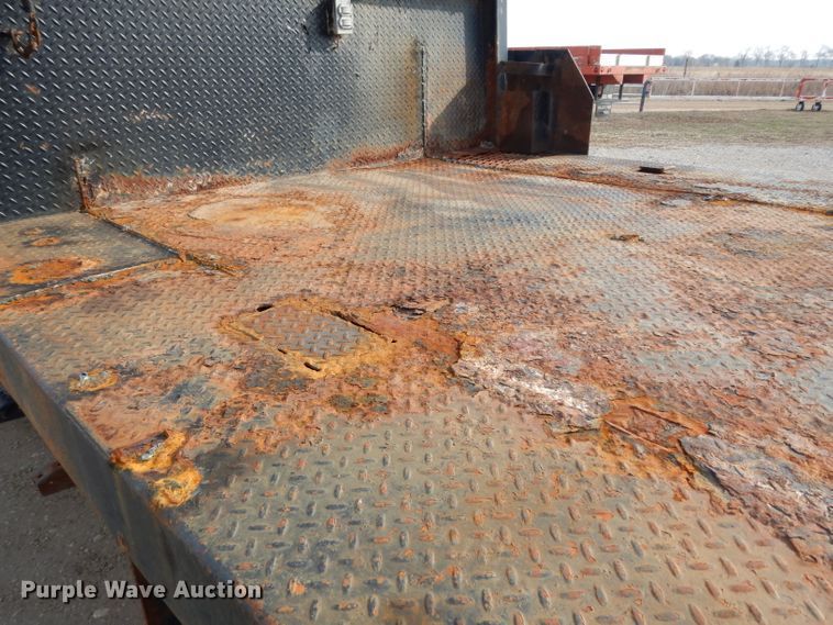 image for item DG6251 2000 International 4900 flatbed truck