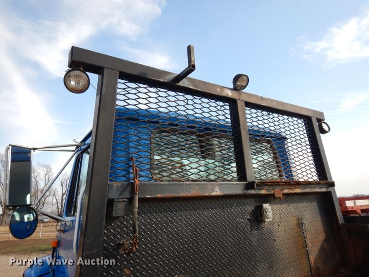 image for item DG6251 2000 International 4900 flatbed truck